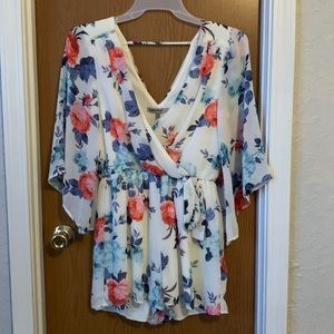 Bailey Blue romper. Size Medium. Only worn a few times. White/floral pattern.